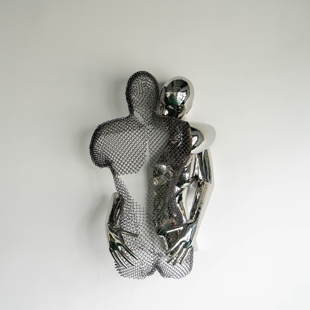 In love stainless steel hollow hugger sculpture for wall decoration MP-I0005