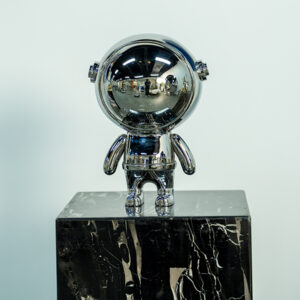 Contemporary Steel Astronaut Sculpture – Reflective Chrome Art Piece