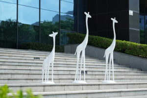 giraffe sculpture