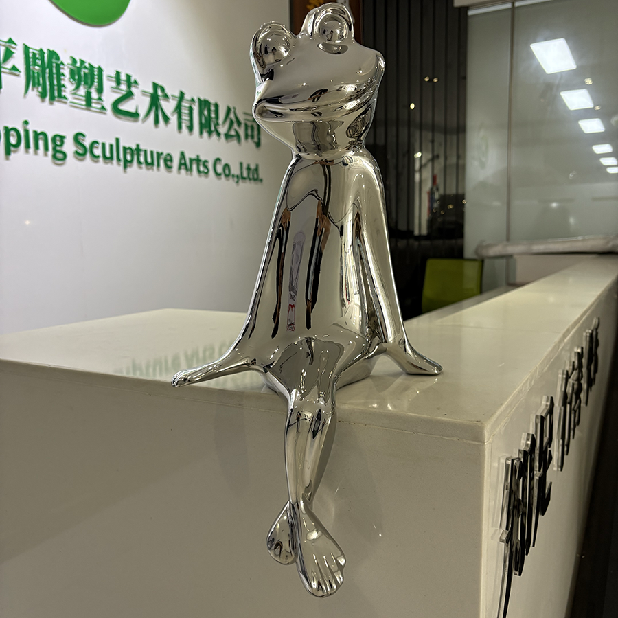 Steel frog sculpture 2