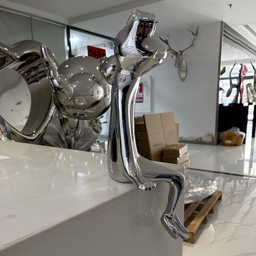 Modern Stainless Steel Frog Sculpture for Interior Home & Garden Decor - Image 5